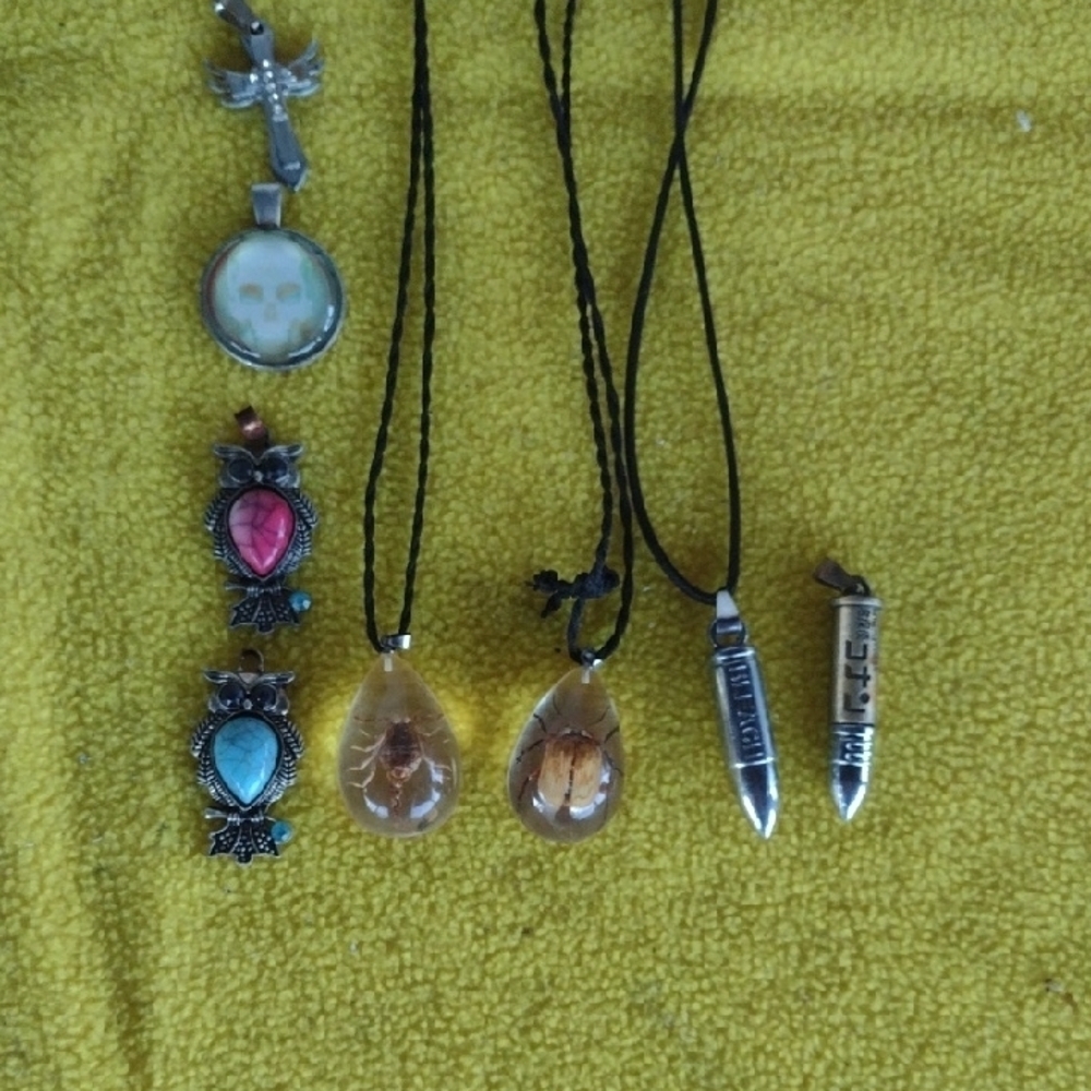 Silver and Black Pendant Necklace Lot(8 PCS.)